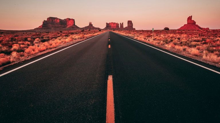 Arizona road (Florian Schneider/Unsplash)