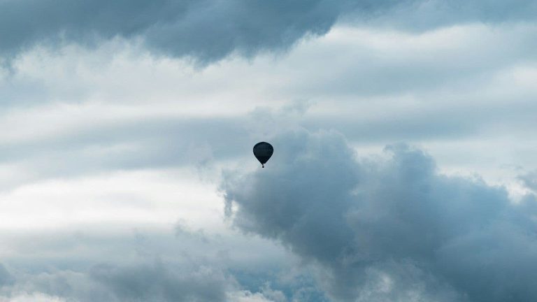 Balloon (Pascal Bullan/Unsplash)