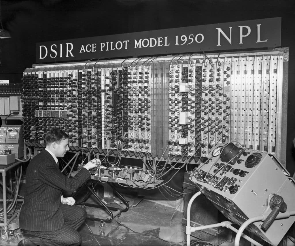 (Jimmy Sime/Central Press/Hulton Archive/Getty Images)