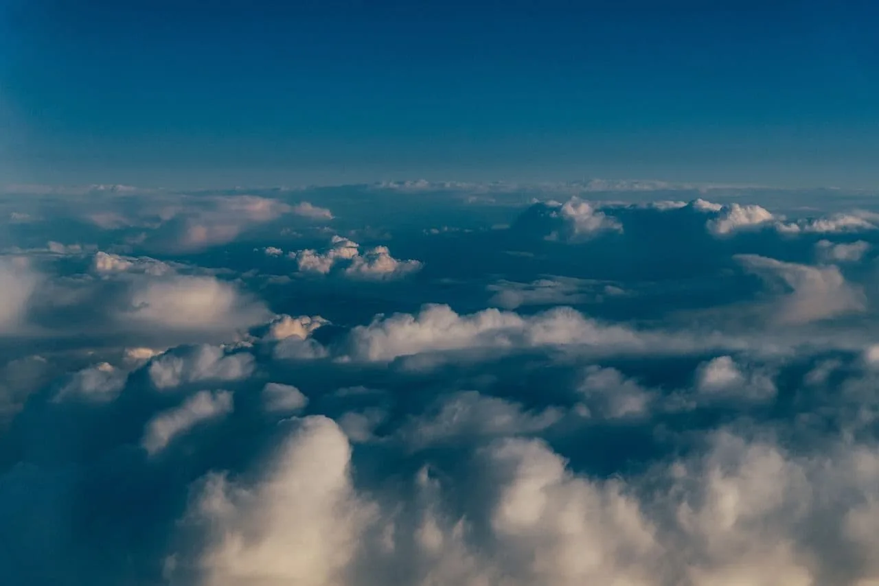 BTC above 'cloud.' (wal_172619/Pixabay)