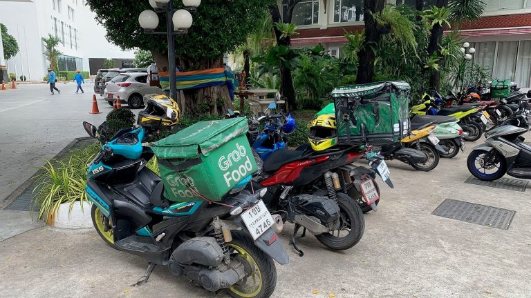 Grab delivery services (Wikipedia)