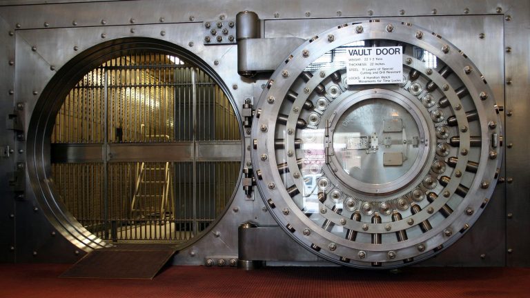 Bank vault (Wikipedia)