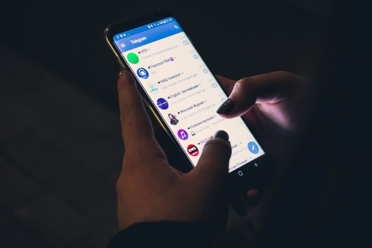 Telegram app on a smartphone (Christian Wiediger/Unsplash)