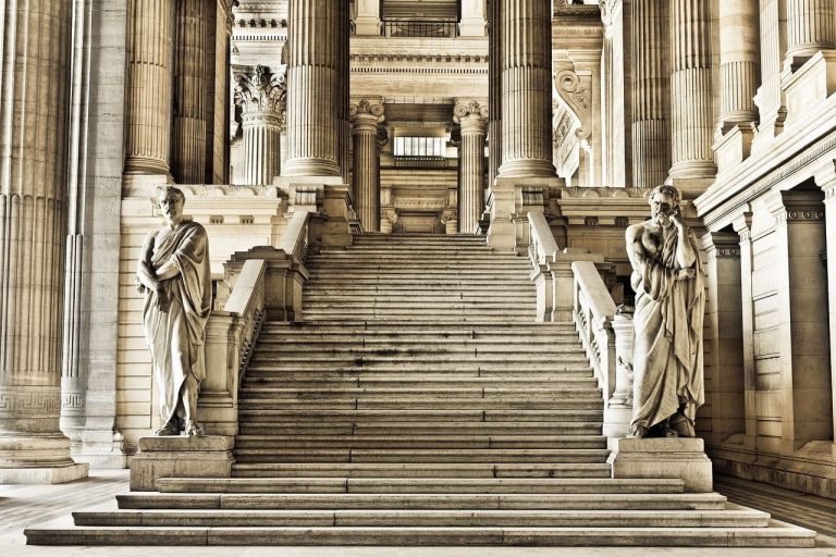 The marble staircase at the Palace of Justice of Brussels. (LVER/Pixabay)