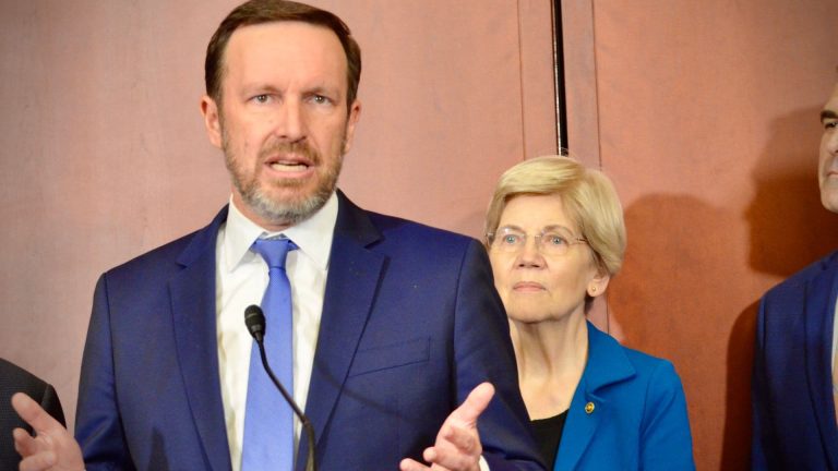 and Elizabeth Warren have pitted themselves against Donald Trump's crypto relationship. (Jesse Hamilton/CoinDesk)