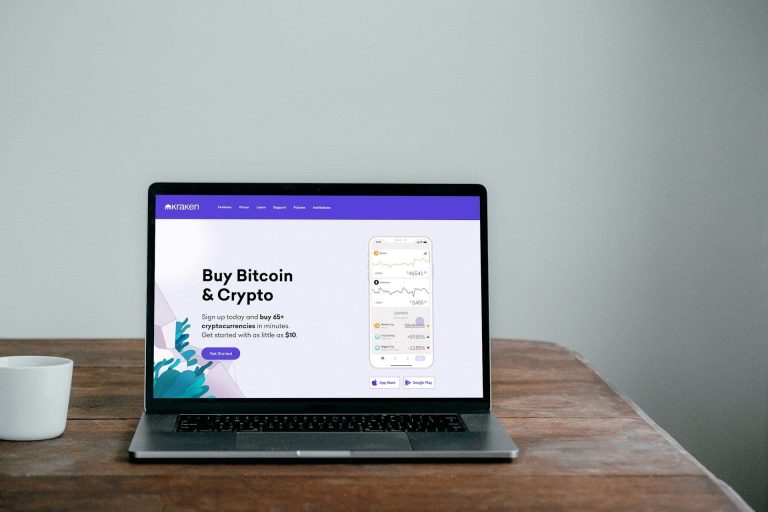 Kraken's homepage on a laptop (Piggy Bank/Unsplash)