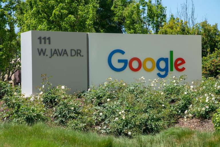 Google logo in Sunnyvale, CA (Greg Bulla/Unsplash)