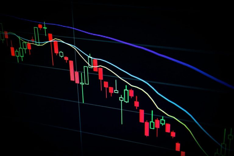 Screenshot of a candle chart going down. (Maxim Hopman/Unsplash)