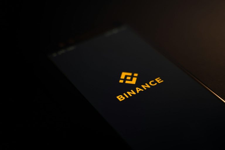 Binance logo on a smartphone (Vadim Artyukhin/Unsplash)