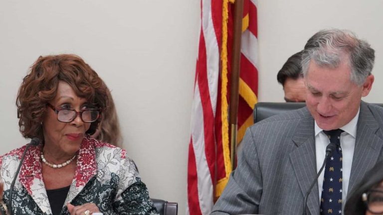 House Financial Services Committee Ranking Member Maxine Waters and Chairman French Hill (Nikhilesh De/CoinDesk)