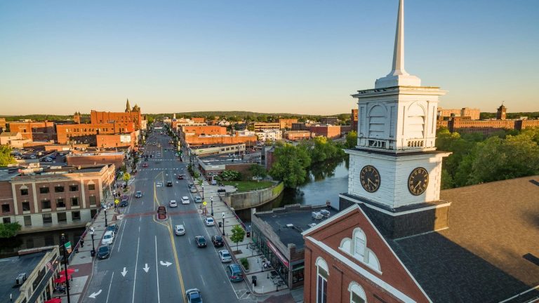 New Hampshire (Photo: Seth Dewey, Unsplash)