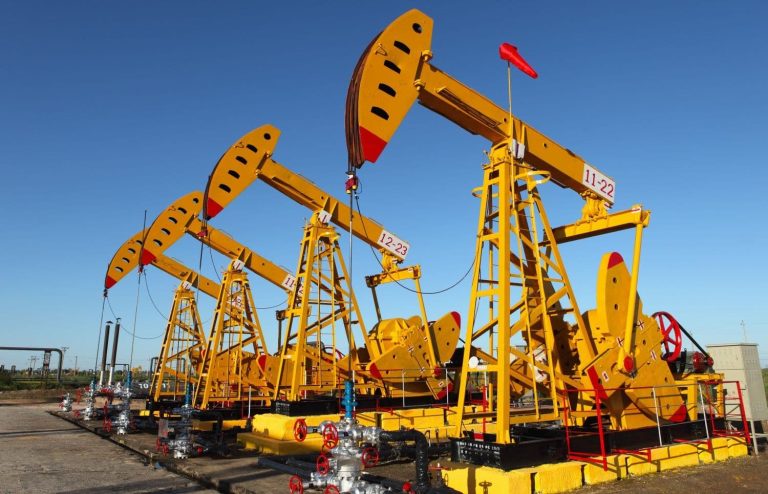 oil pumps. (Shutterstock)