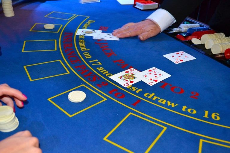 Dealer. (englishlikeanative/Pixabay)