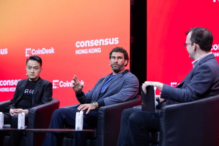 Justin Sun of TRON and Zak Folkman of World Liberty Financial speak at Consensus Hong Kong 2025 by CoinDesk (CoinDesk/Personae Digital)