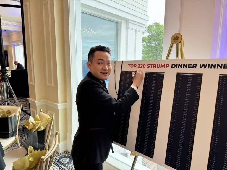 Justin Sun at the $TRUMP memecoin dinner (Tron)