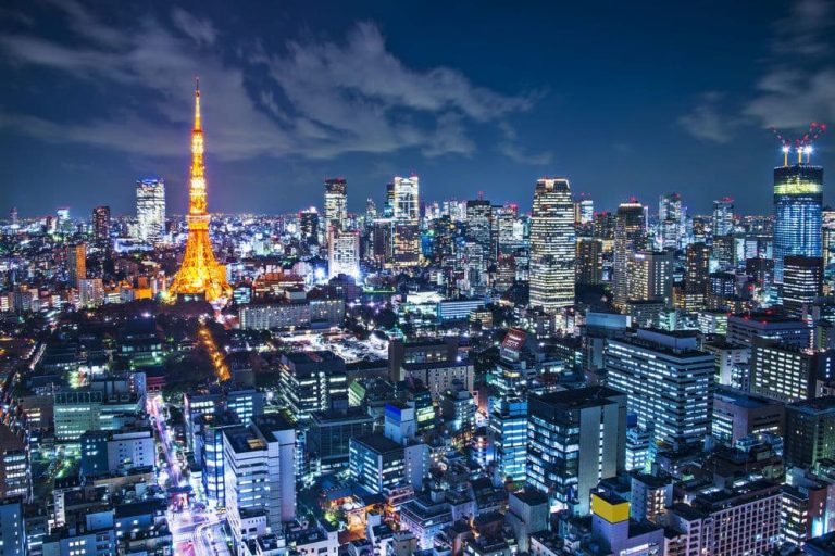 Aerial view of Tokyo at dusk, with the Tokyo Tower lit up.