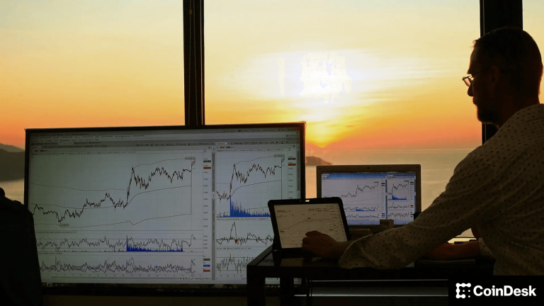 A trader sists in front on screens. (sergeitokmakov/Pixabay)