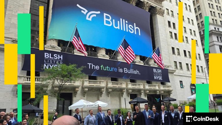 Crypto exchange Bullish goes public on the New York Stock Exchange. (Aoyon Ashraf/Modified by CoinDesk))